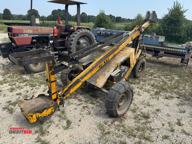 Lot 1-19569 - Phil Brownie Orchard  Pruner 2 cylinder Kubota diesel engine, approx. 14' reach