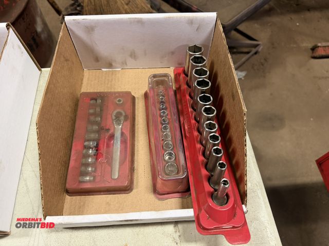Lot 1-18402 - Set of Snap-On 1/4" drive, 12 pt. sockets with ratchet with removable head, (1) set of Snap-On 1/4" ...
