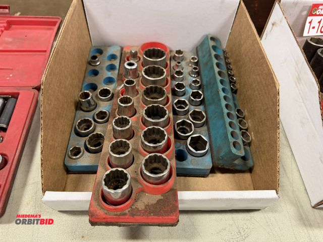 Lot 1-18407 - Lot of assorted Snap-On sockets with (4) holders, includes 1/2" and 3/8" drive sockets.