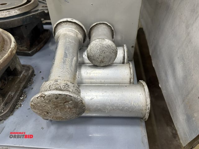 Lot 1-15125 - Lot of (6) assorted aluminum beaders, 3 @ 10", 2 @ 8", 1 @ 5" tall.