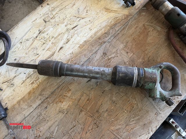 Lot 1-1342 - (1) make and model unknown heavy duty air chisel.