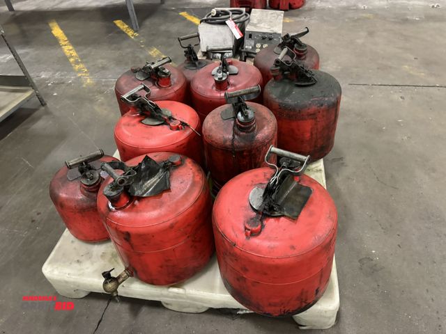 Lot 1-2791 - Lot of assorted safety fuel cans, includes approx. (7) 5 gallon capacity and (3) 2 gallon capacity (...