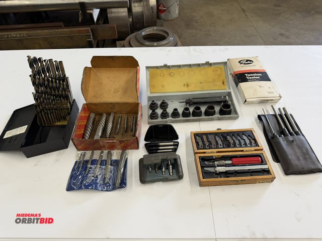 Lot 1-6202 - Lot of assorted tools, including (1) set of 1/4"-1" gasket punches with plastic case, (1) Gates Tens...