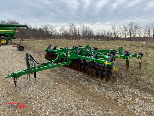 Lot 1-10269 - 2021 John Deere 714 Mulch Tiller and Chisel Plow 13 shank