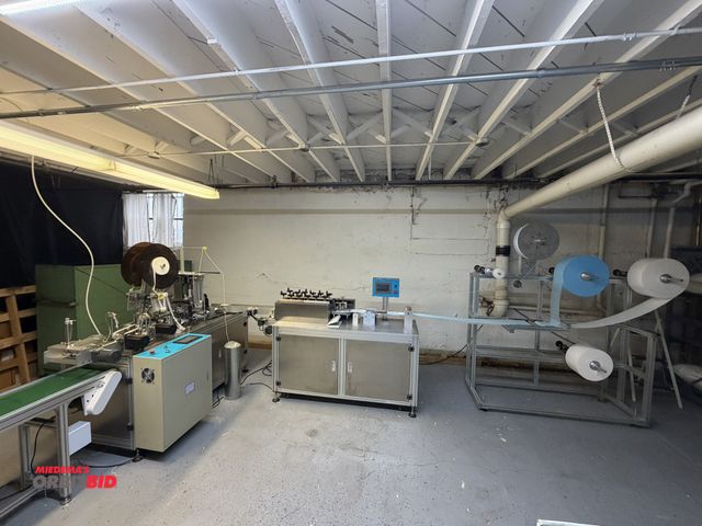 Lot 1-4904 - (1) Xuzhong Machinery, model XZ-110, fully automatic mask machine, 220/380V, 3 phase, includes XZ-12...