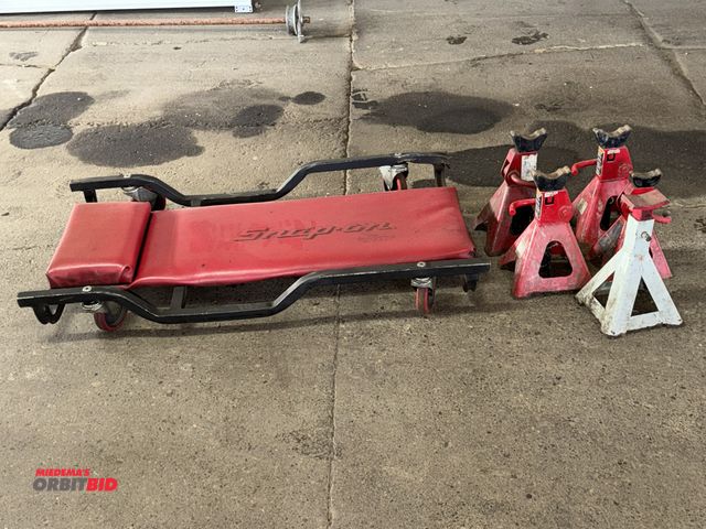 Lot 1-1107 - (1) Snap-On heavy duty automotive creeper with (3) matching 3-ton capacity jack stands, (1) Larin 2-...