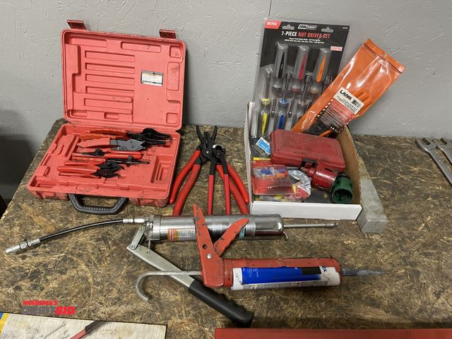 Lot 1-19339 - Large lot of assorted hand tools, includes Pittsburgh Snap Ring pliers, tin snips, hole saws, Milwau...