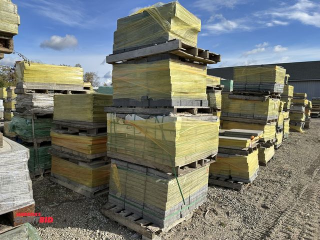 Lot 1-15799 - (7) skids of assorted landscape bricks and pavers, various styles and sizes, includes 24" x 12", 15....