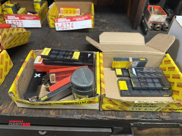 Lot 1-6376 - Lot of assorted items, includes a Coromant indexable insert, Coro Thread 266 with inserts.