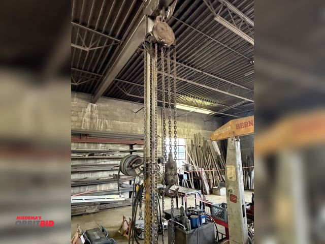 Lot 1-18223 - (1) Universal Spur Geared block/hoist, manual, tonnage is unknown, 1/2" thick chain with block hook,...