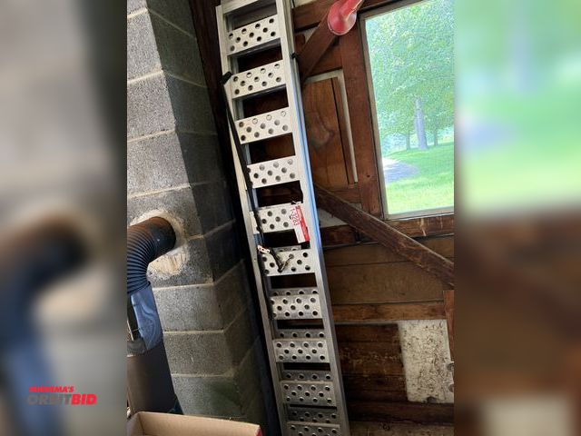 Lot 1-3283 - 7' aluminum ramps