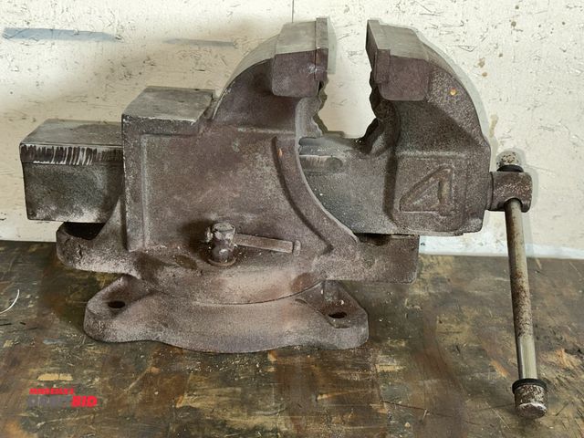 Lot 1-17693 - (1) 4" bench vise with rotating base.