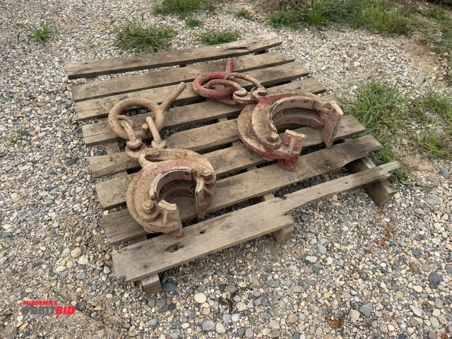 Lot 1-18272 - Lot of (2) pipe handling clamps, OT-800, and OT-400.