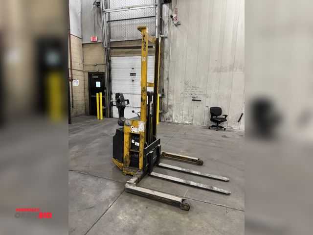 Lot 1-2685 - 24V Electric Pallet Jack, SN 381240, (2000 lb. max capacity) 24" load center, 69" max lift height, i...
