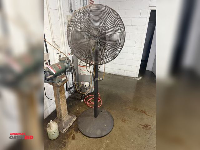 Lot 1-6393 - (1) approx. 24" diameter pedestal shop fan.