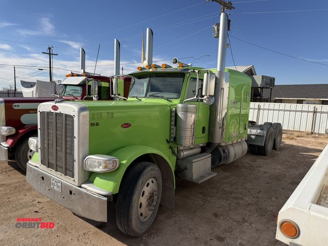 Lot 1-17386 - 2015 Peterbilt 389 Semi Truck Tandem axle, 60" flat top sleeper cab, Cummins 550-HP diesel engine, E...