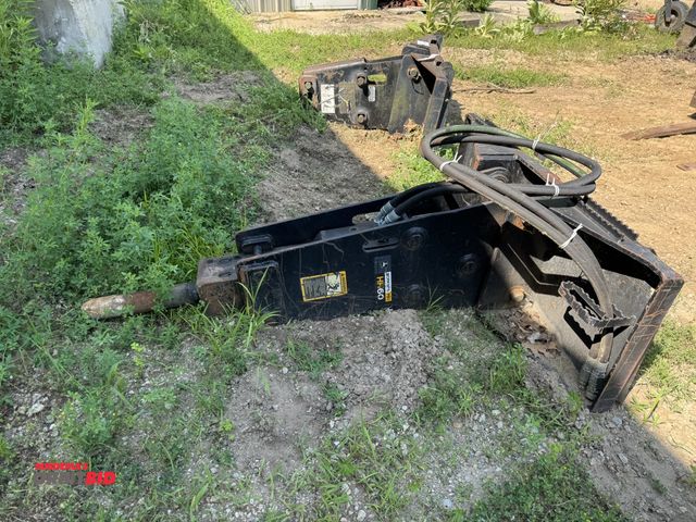 Lot 1-14326 - (1) John Deere Worksite Pro HH60 skid steer hydraulic breaker, S/N 170HPD0000563, includes bit.