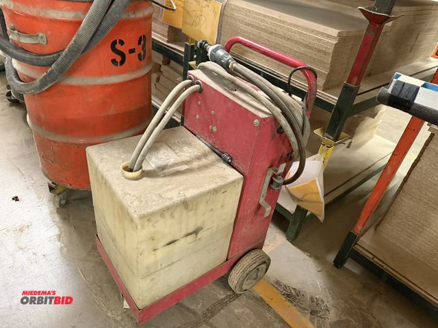 Lot 1-16674 - (1) electric transfer tank pump, 15 x 14.5 x 19" poly tank, 120V.