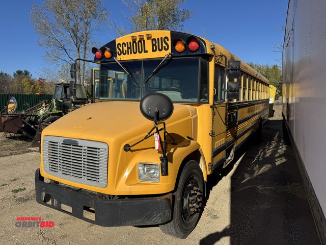 Lot 1-7079 - 2005 Thomas Freightliner Bus 77 person capacity, 29,999 lb. GVWR, automatic transmission, rear door,...