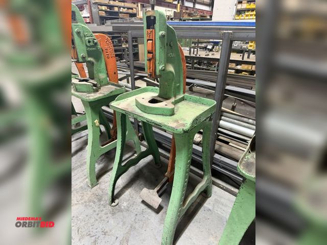 Lot 1-18546 - (1) Leach Machinery Company #1A foot press.