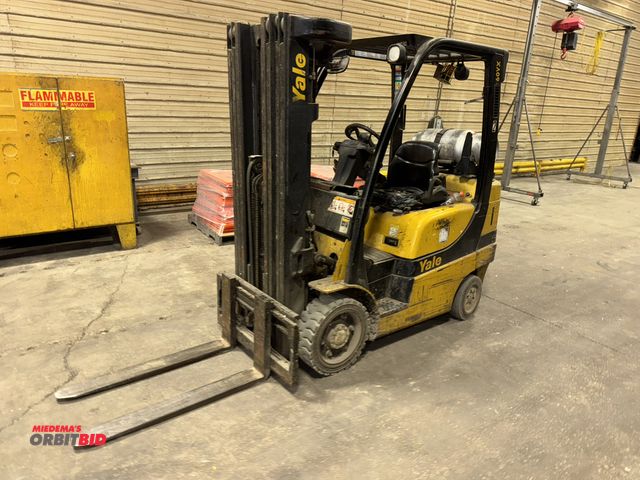 Lot 1-19834 - (1) Yale lift truck, model GLC060XVNVRQ084, S/N A910V13915F, 4750 lb. max capacity lift, 200.8" lift...