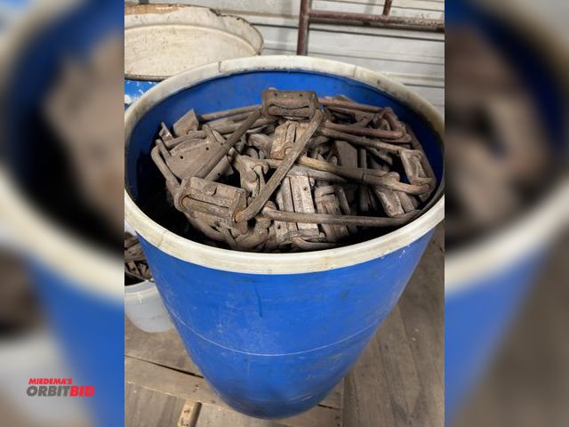 Lot 1-2624 - Large lot of Ellis shore clamps.  (Greg)