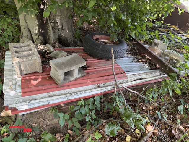 Lot 1-3231 - Assorted sheet metal and lifting bar