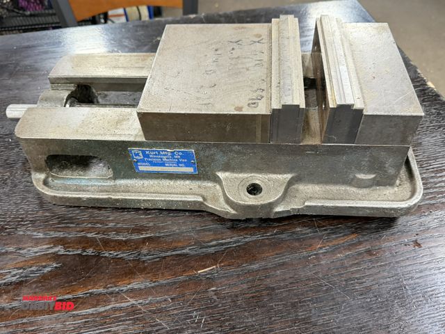 Lot 1-11084 - (1) Kurt 6" machinists vise, includes handle.