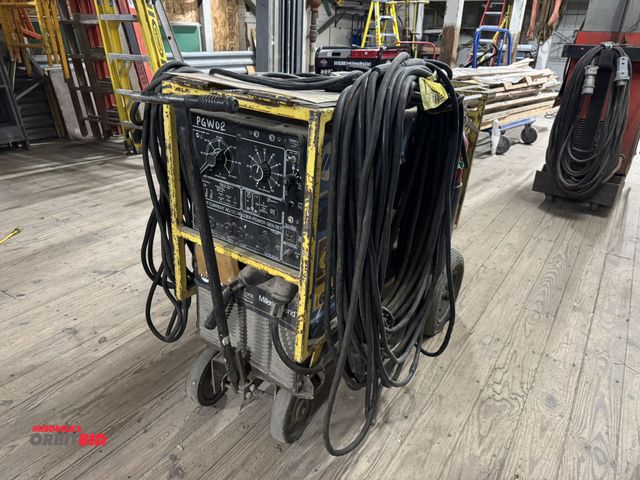 Lot 1-2627 - (1) Miller Legend constant current DC welding power generator, 1390 hours showing, Onan Performer 18...