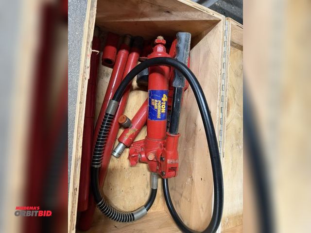 Lot 1-16973 - (1) 4-ton portable hydraulic Ram kit with wood case.