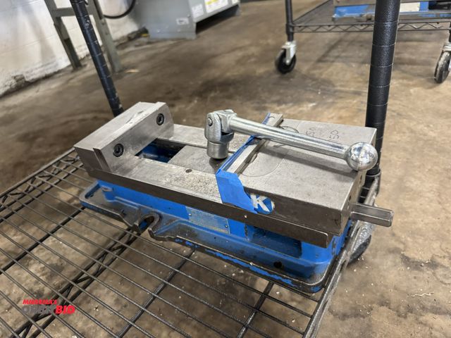 Lot 1-2378 - (1) Kurt 6" machinists vise, model D675, S/N 166192.