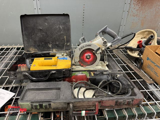 Lot 1-6430 - Lot of assorted hand tools, includes (1) SkilSaw HD5825, worm drive saw, (1) DeWalt corded jigsaw, a...