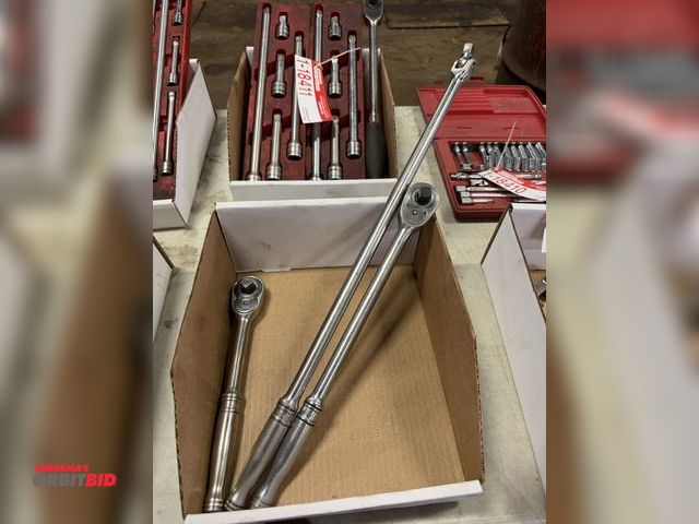 Lot 1-18412 - Lot including (1) 1/2" drive Snap-On ratchet with 8" handle, (1) 1/2" drive Snap-On ratchet with 12"...
