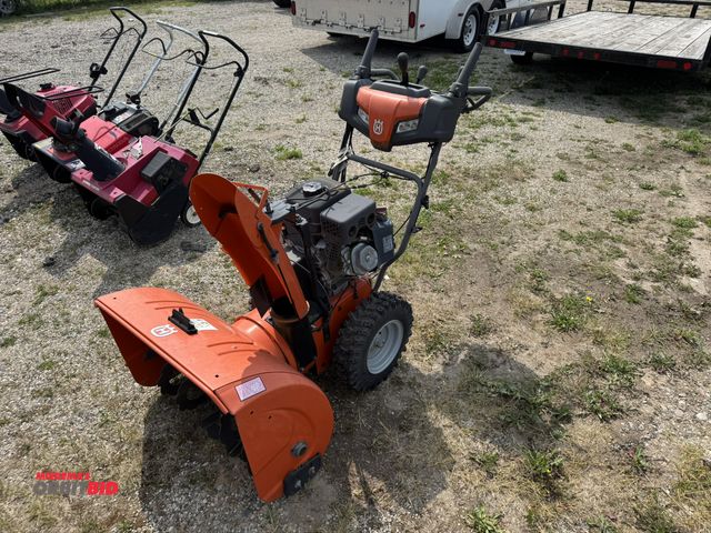 Lot 1-6522 - (1) Husqvarna, model ST230P, snow blower, 30" wide clearing path, engine pulls through and has compr...
