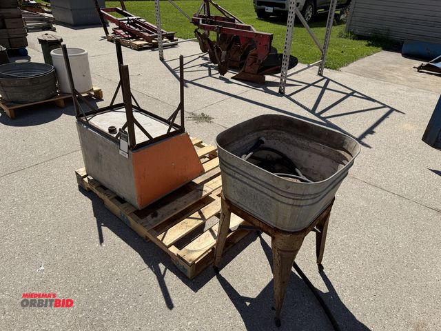 Lot 1-102554 - (2) wash tubs, one is metal and one is concrete