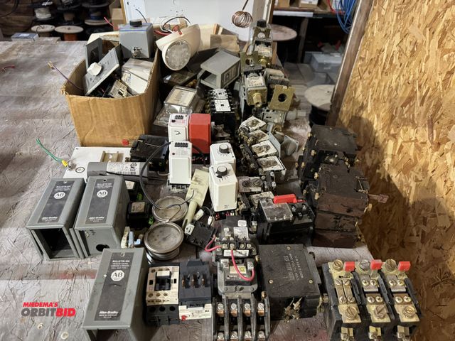 Lot 1-4369 - Large lot of assorted electronics, includes contactors, relays, Allen Bradley, Cat #700HT22BA1, time...