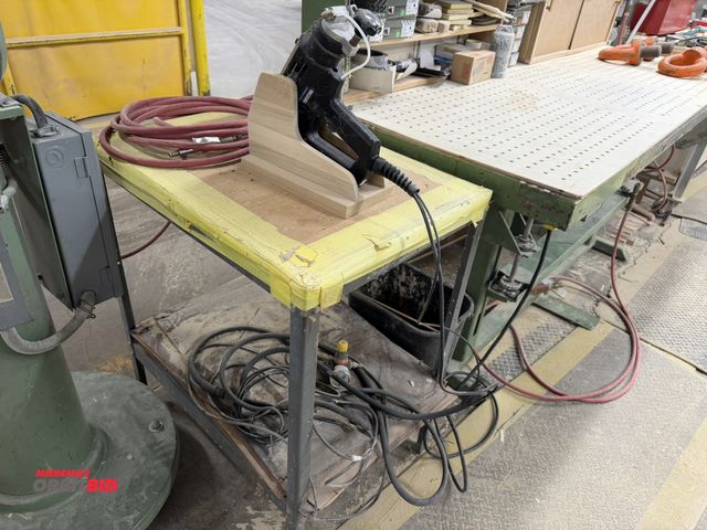 Lot 1-16501 - (1) Reka Klebetechnik, model TR700, portable hot melt adhesive applicator, 120V, with pneumatics, in...