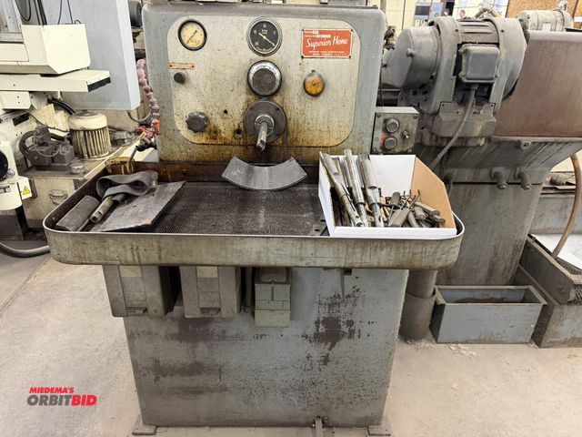 Lot 1-1764 - (1) Superior Hone Corporation, model HM, super hone honing machine, 3 phase, with coolant, includes ...