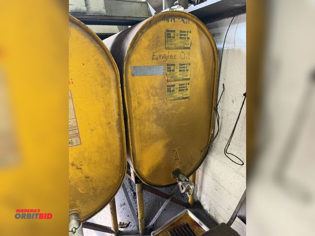 Lot 1-18594 - (1) approx. 250-gallon oil tank, holding 15W-40 engine oil, approx. 1/4 full, winning bidder respons...
