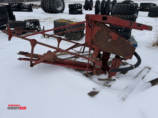 Lot 1-11702 - (1) New Holland, model 75, small square bale thrower, S/N 675990.