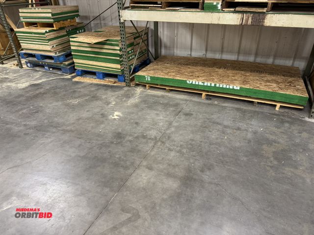 Lot 1-19497 - Lot of (10) full sheets of 1/2" plywood, assorted 1/2" cut pieces, 39.5" x 20", 36 7/8" x 24", 30" x...
