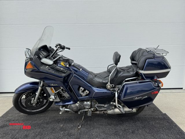 Lot 1-6480 - Yamaha Venture XVZ12 (1) motorcycle, full dresser, Yamaha Yics motor, Adventure Line Seat, after mar...