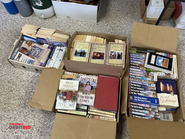 Lot 1-19300 - Large law of assorted books and authors includes Morris, Al&amp; Joanna Lacey Jeanette oke and more