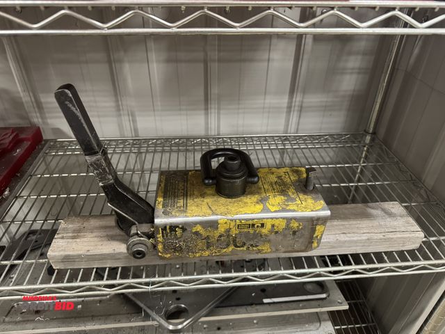 Lot 1-2360 - (1) Mag-Mate approx. 1000 lb. magnetic lift.