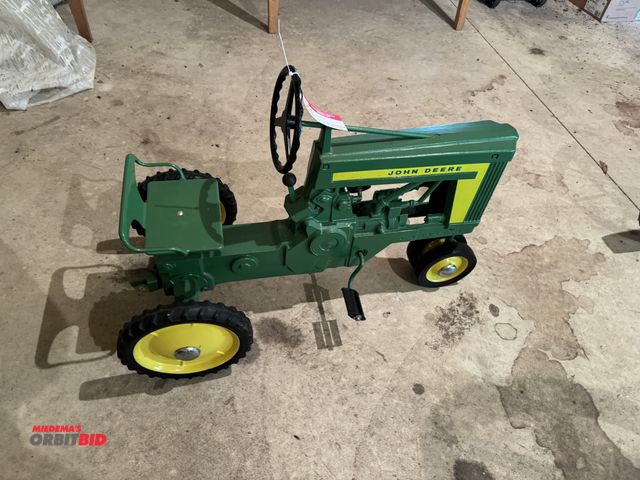 Lot 1-3211 - (1) John Deere pedal tractor
