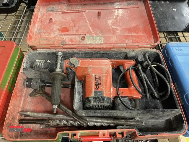 Lot 1-6236 - (1) Hilti TE52, 120V, electric hammer drill with assorted bits.