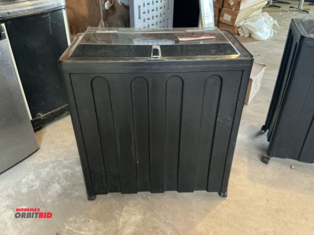 Lot 1-12521 - 1 IRP - Avalanche IRP-300 Portable Ice/Cooler Bin