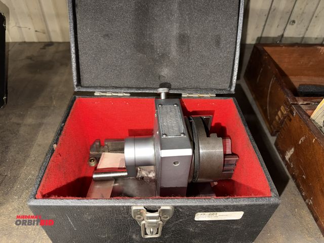 Lot 1-15110 - (1) Gromax punch former, model F350, #940914, with case.