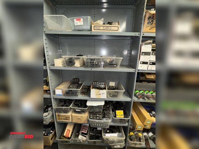 Lot 1-6413 - Large lot of assorted breakers, includes General Electric Homeline Style, Square-D Homelight, bolt-i...