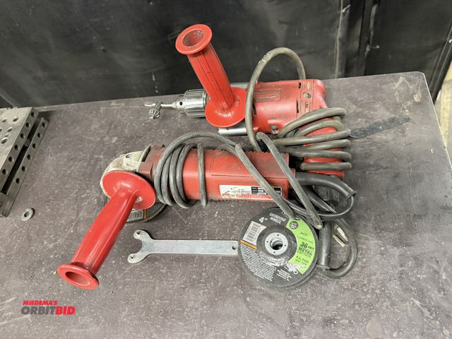 Lot 1-847 - Lot of (2) Milwaukee hand tools, includes 4.5" angle grinder, and 1/2" Magnum Hole Shooter.